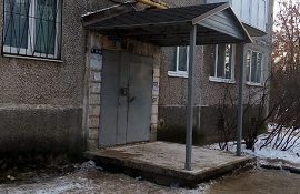 Ремонт козырьков в доме по адресу ул. Косьвинская, 13