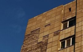 Укрепление фасадных плит в доме по адресу ул. Героев Хасана, 91