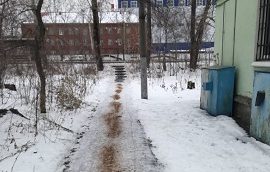 Работа дворников на придомовых территориях
