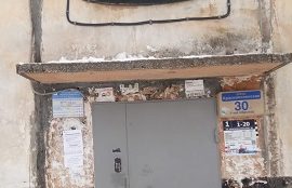 Очистка подъездных козырьков от снега и наледи