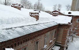 Уборка снега и наледи с кровли и карнизов