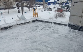 Очистка подъездных козырьков от снега и наледи
