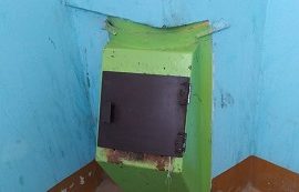 Установка новых крышек на мусоропроводы