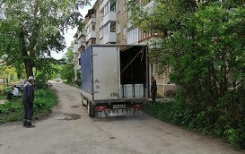 Установка урн возле подъездов дома по адресу ул. Пихтовая, 38А