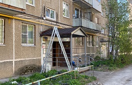Ремонт подъездного козырька дома по адресу ул. Пихтовая, 38А