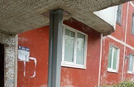 Установка дополнительных опор козырька в доме по адресу ул. Коломенская, 7