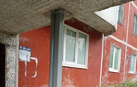 Установка дополнительных опор козырька в доме по адресу ул. Коломенская, 7