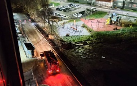 Ведутся работы по откачке воды — ул. 2-я Нейвинская, 6