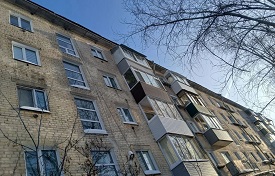 Уборка снежных навесов и наледи с кровли домов