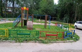 Окрашивание ограждения детской площадки по адресу ул. Нейвинская, 1